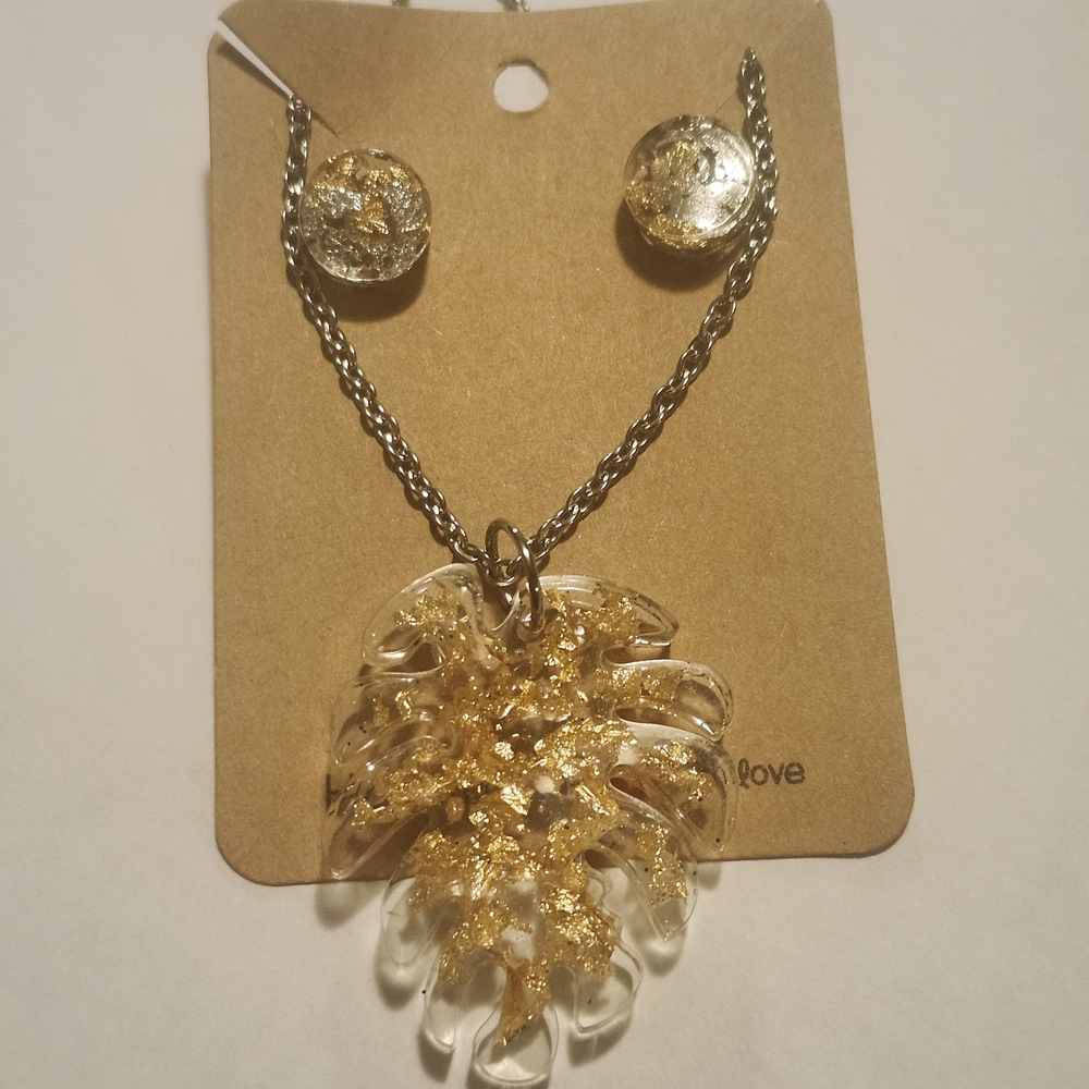 Gold Leaf Pendant Necklace and Earring Set